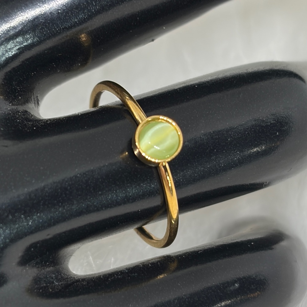 18k Gold P Dainty Jade Ring - Picture 4 of 5